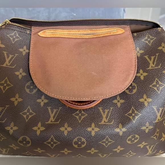 Louis Vuitton Speedy 30 👜 in Classic Monogram - Picture 11 of 16